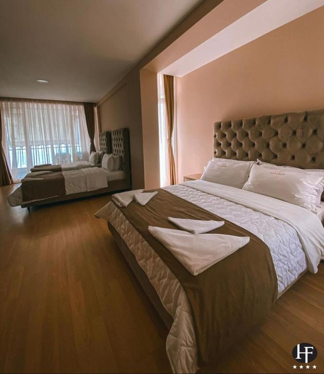 Postel nebo postele na pokoji v ubytování Hotel Frojd - Beach Front Resort