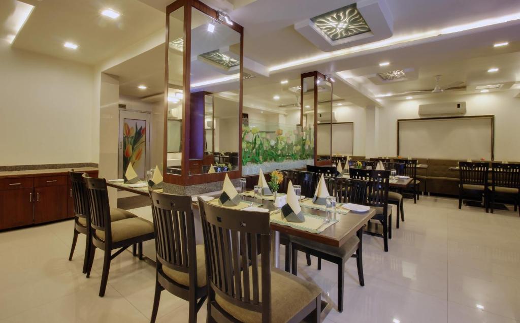 Restaurace v ubytování MARIGOLD-Newly Renovated Hotel