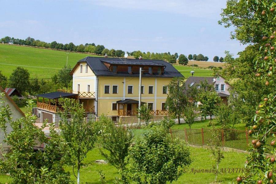 Vonkajšia záhrada v ubytovaní Aviatik apartmány