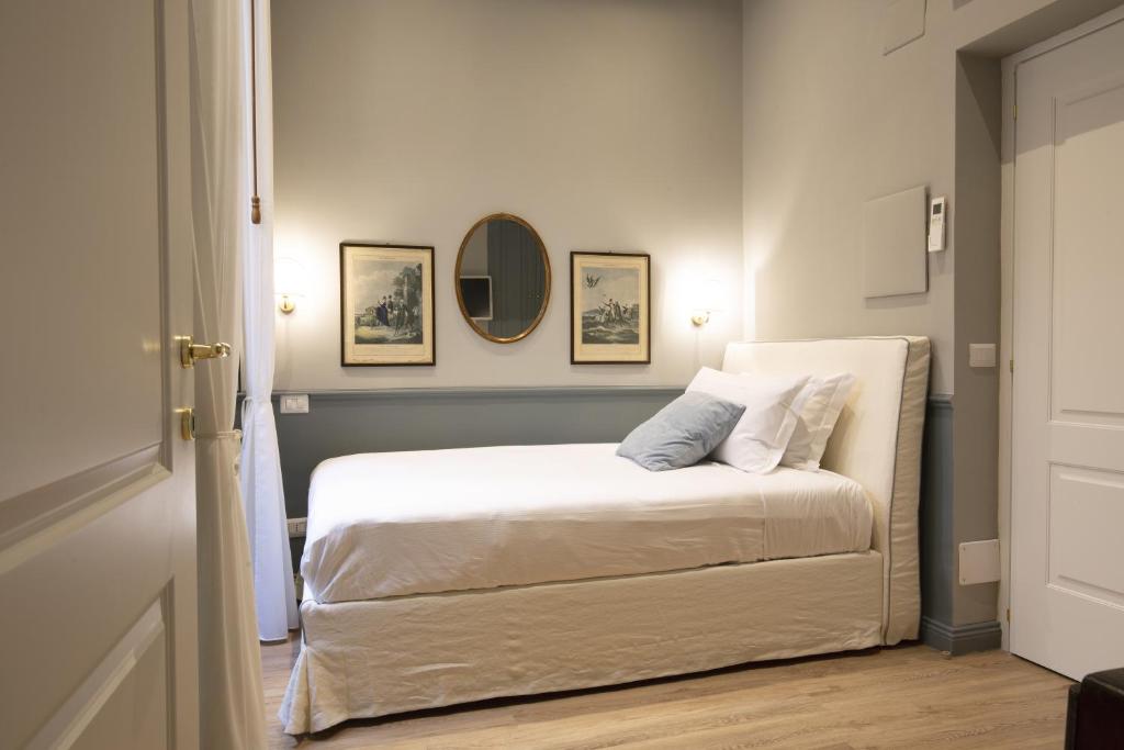 Postel nebo postele na pokoji v ubytování Hotel donna Francesca