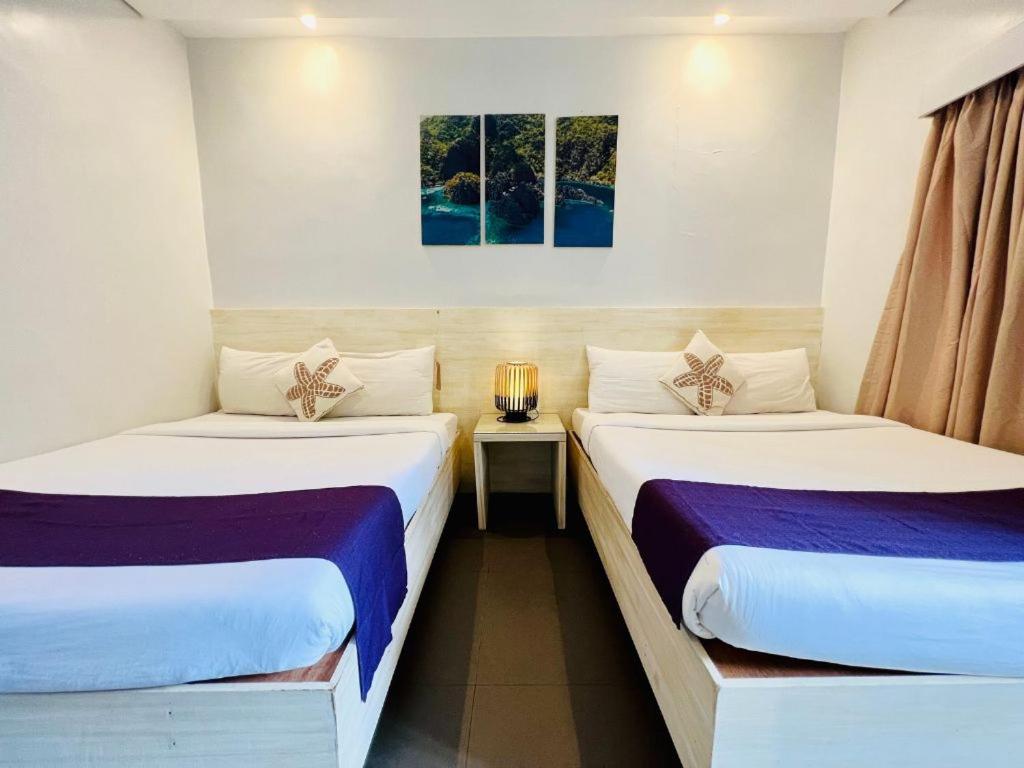 Postel nebo postele na pokoji v ubytování Treetop Suites