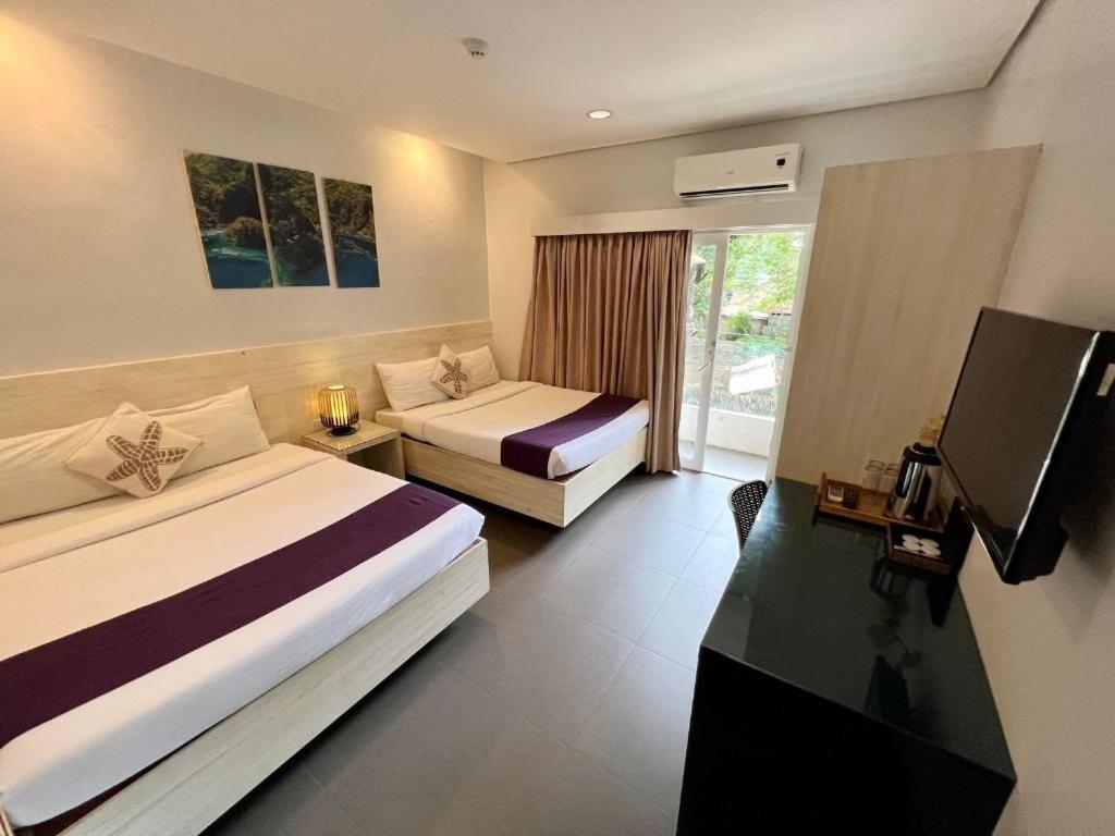 Postel nebo postele na pokoji v ubytování Treetop Suites