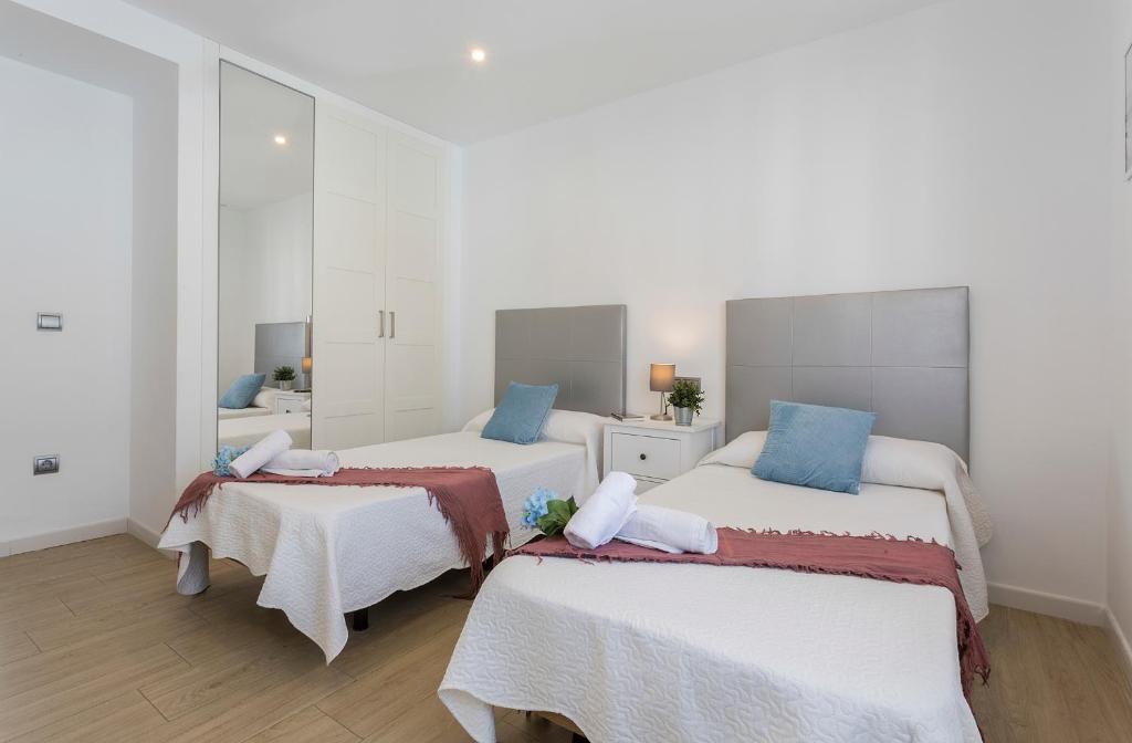 Łóżko lub łóżka w pokoju w obiekcie Luxe Vista Histórico 5 rooms 4 baños