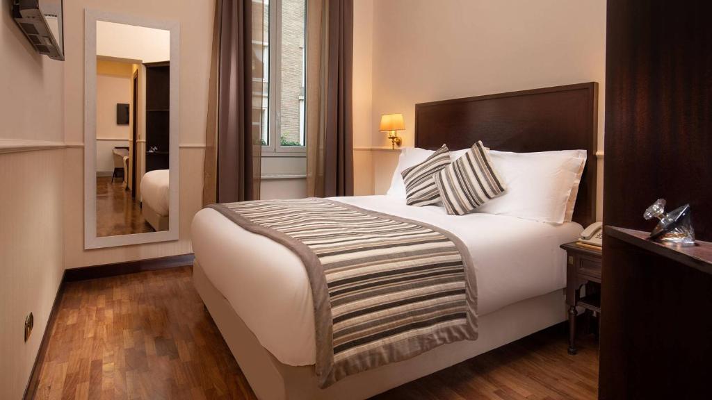 Postel nebo postele na pokoji v ubytování Hotel Del Corso