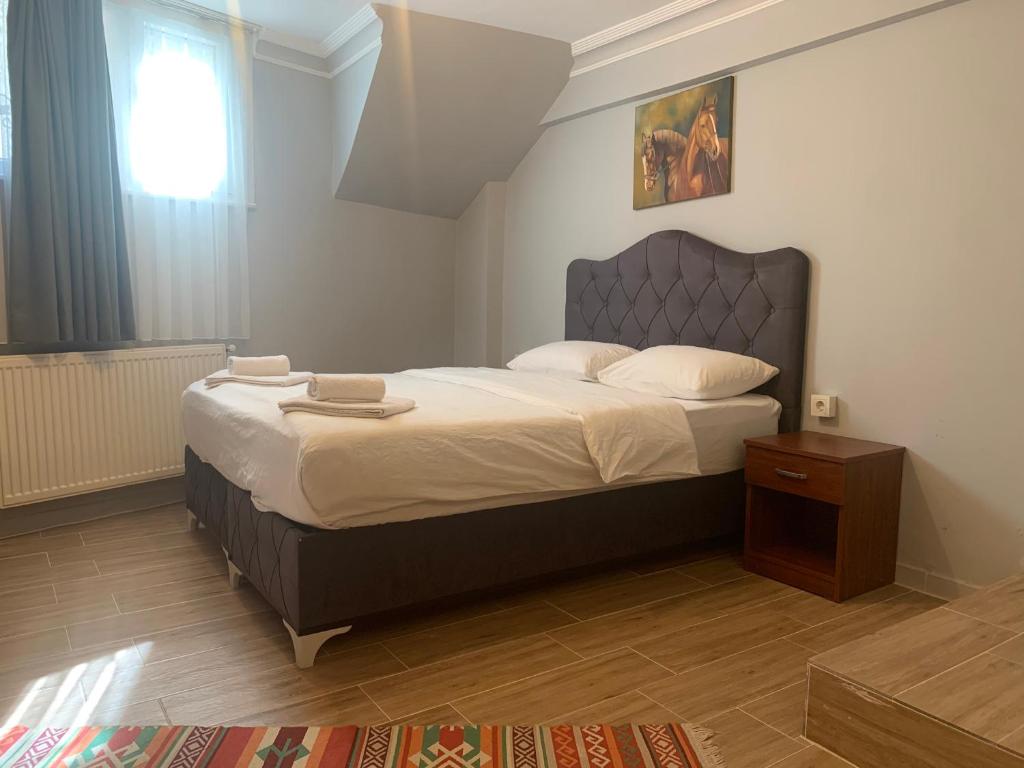 Postel nebo postele na pokoji v ubytování Pine Stone Apart Hotel Sultanahmet