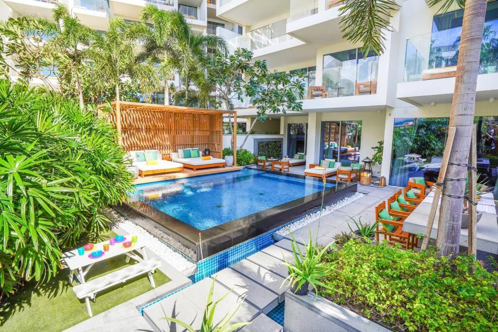 Private Pool Apt. Five Palm Jumeirah up to 6guest