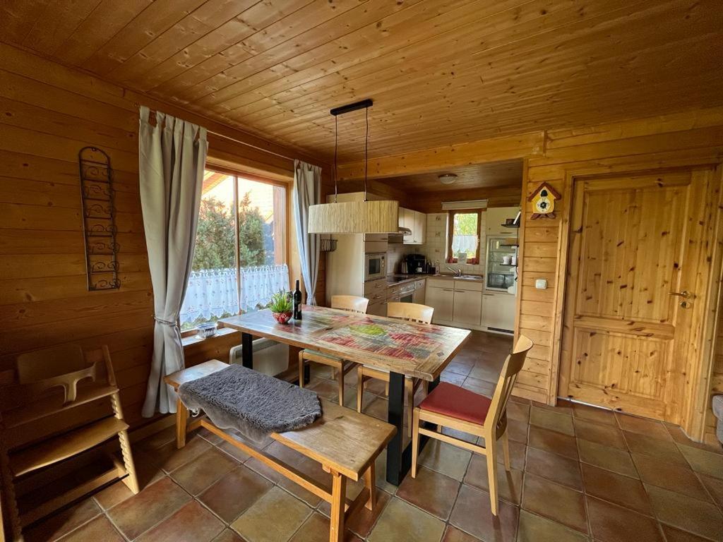 Kuchyň nebo kuchyňský kout v ubytování JS Feriendomizile Haus Sonnenschein Bettwäsche Handtücher inkl