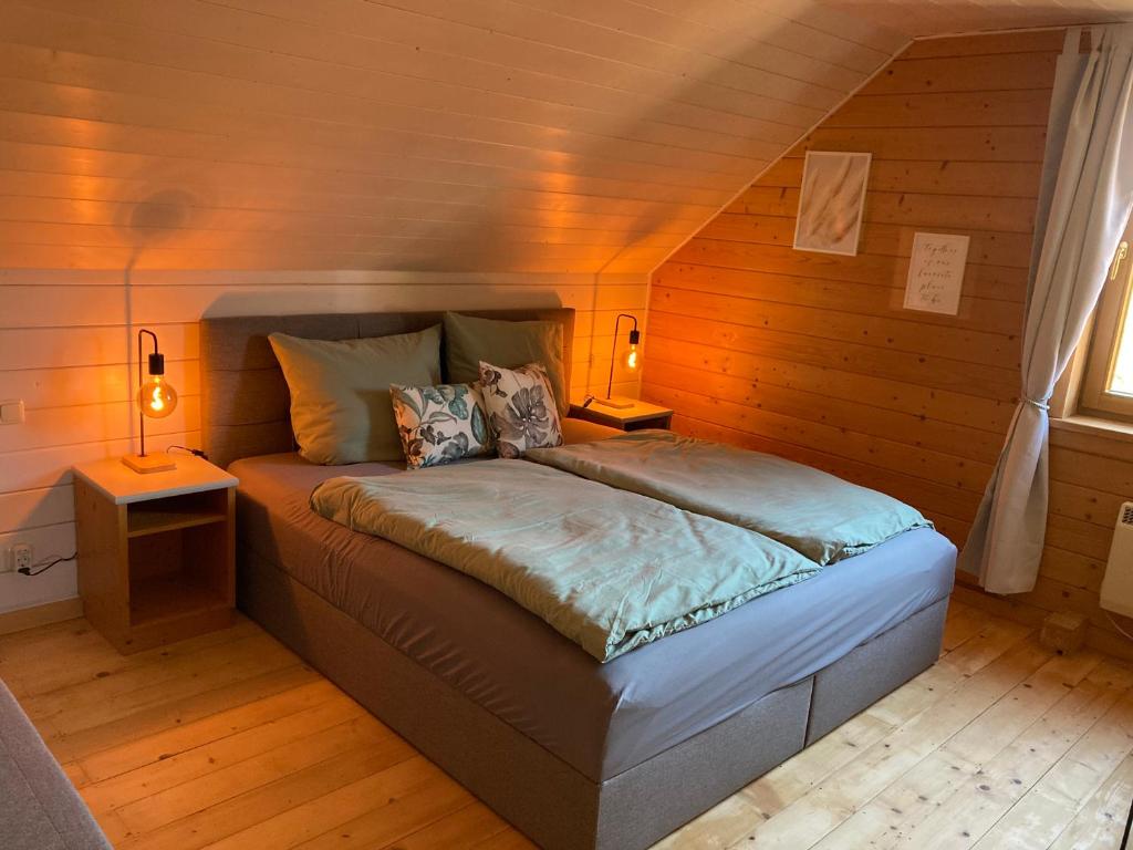 Postel nebo postele na pokoji v ubytování JS Feriendomizile Haus Sonnenschein Bettwäsche Handtücher inkl