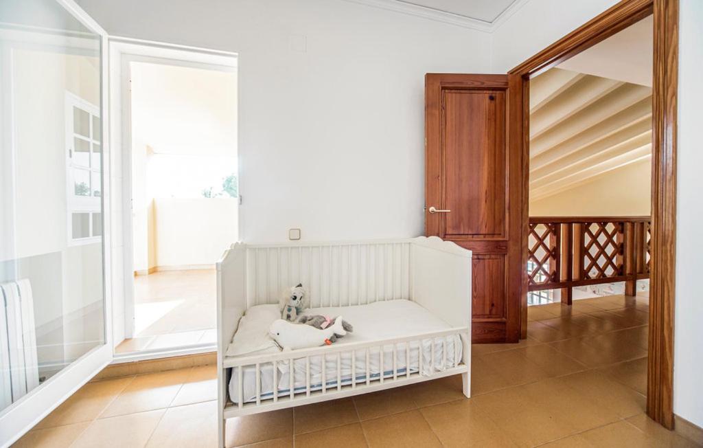 Postel nebo postele na pokoji v ubytování Agradable Villa junto al mar con piscina
