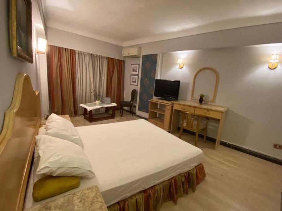 Sea view Luxury Appartmant Besid Hilton Corniche Alex.