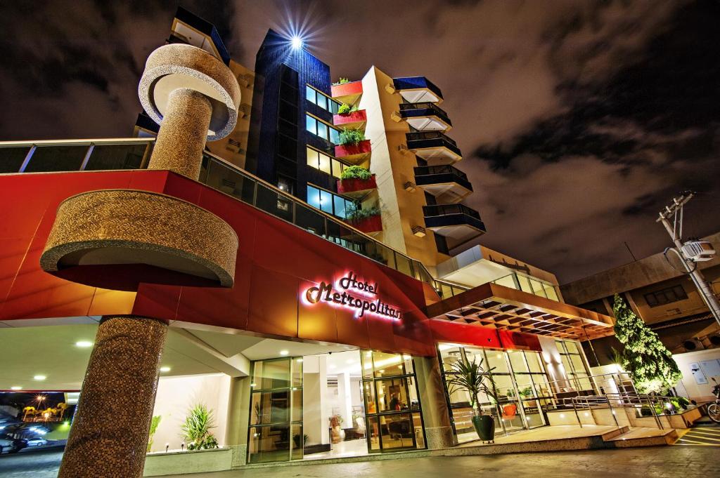 a building with a traffic light in front of it at Hotel Metropolitan in Campo Grande