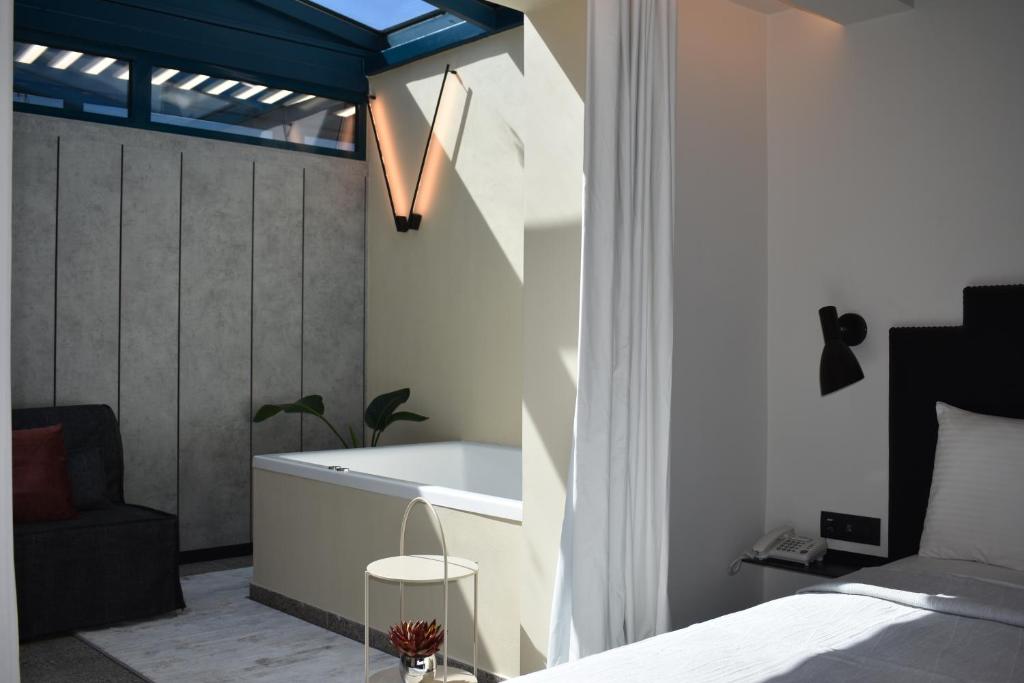 TV a/nebo společenská místnost v ubytování Athens One Smart Hotel
