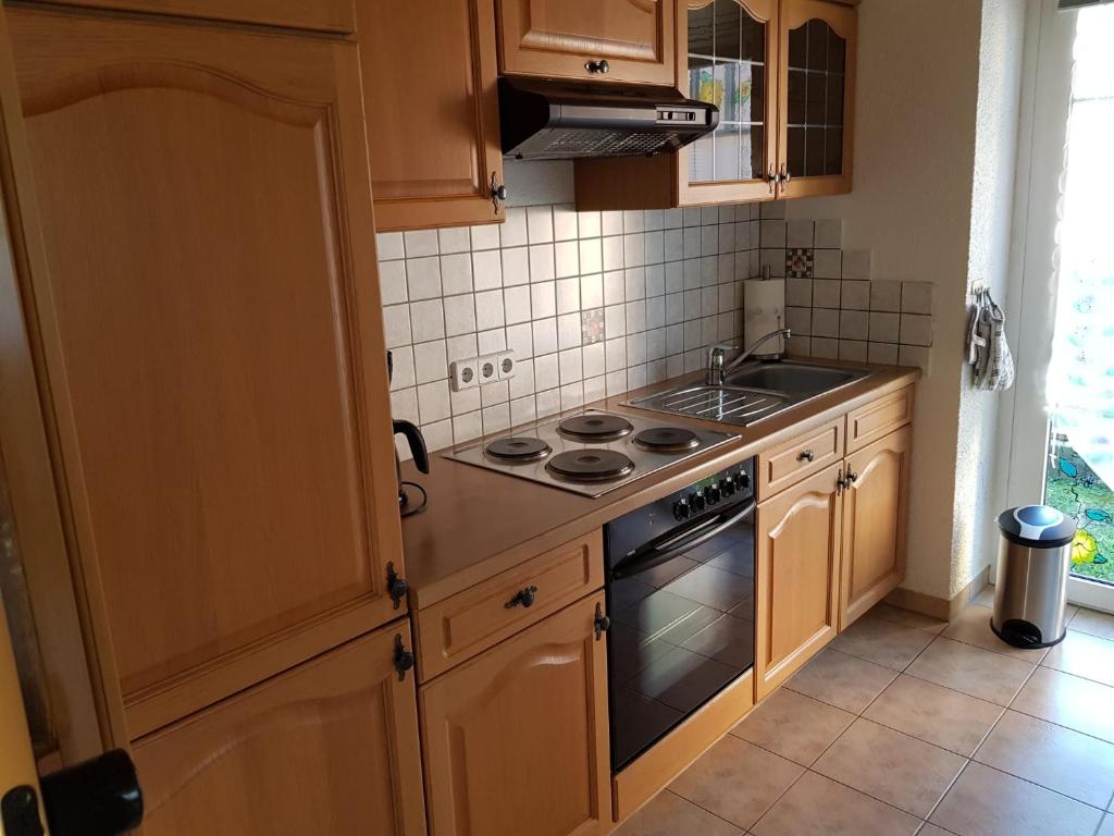 Kuchyň nebo kuchyňský kout v ubytování Ferienwohnung Karlguth