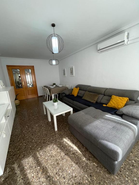 A seating area at UIM Mediterraneo Claveles Wifi