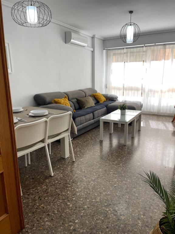 A seating area at UIM Mediterraneo Claveles Wifi