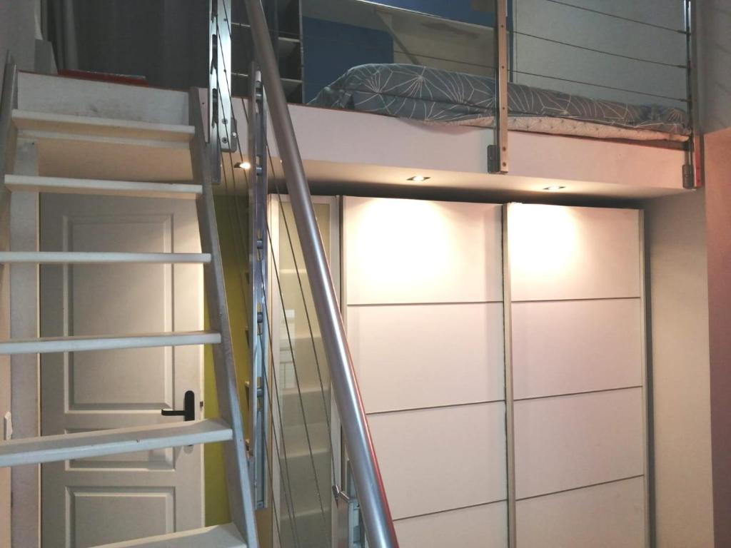Poschodová posteľ alebo postele v izbe v ubytovaní Agréable maison de ville En plein cœur de Rouen