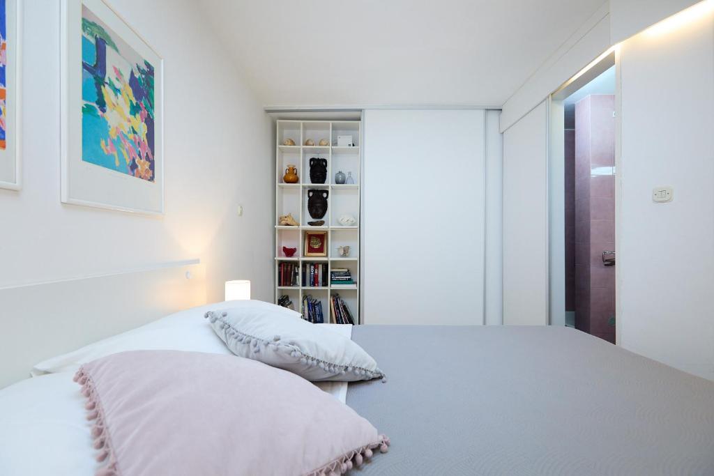 Posteľ alebo postele v izbe v ubytovaní Hedera Estate, Hedera Studio 6