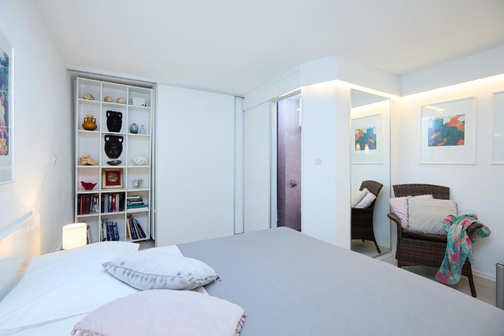 Posteľ alebo postele v izbe v ubytovaní Hedera Estate, Hedera Studio 6