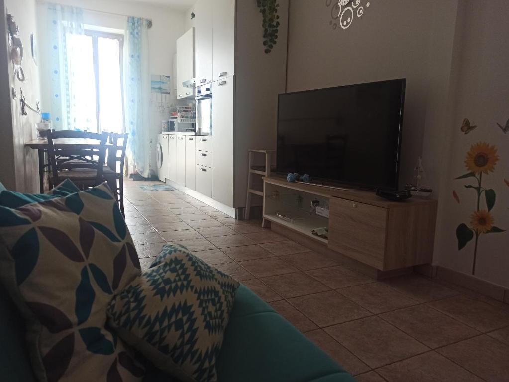 Televízia a/alebo spoločenská miestnosť v ubytovaní Casa al Mare Fontespina