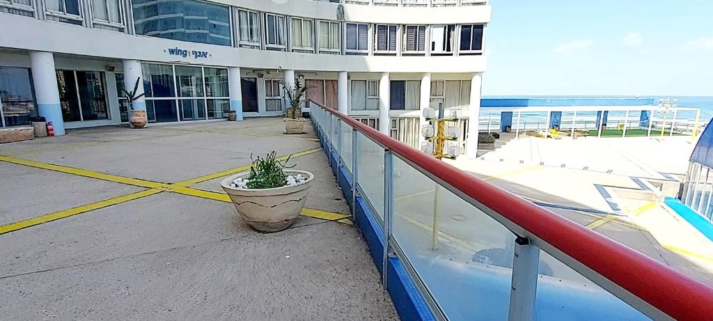 Nespecifikovaný výhled na moře nebo výhled na moře při pohledu z aparthotelu