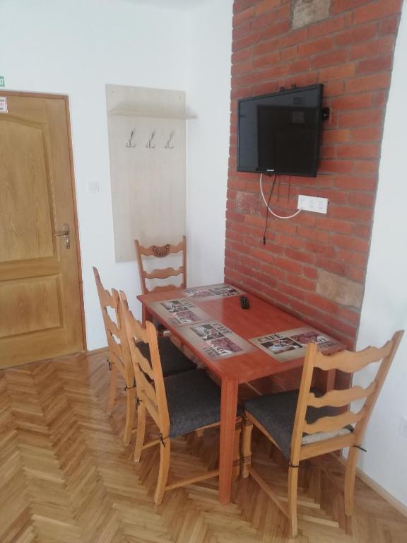 Telewizja i/lub zestaw kina domowego w obiekcie Total Relax Apartmanház