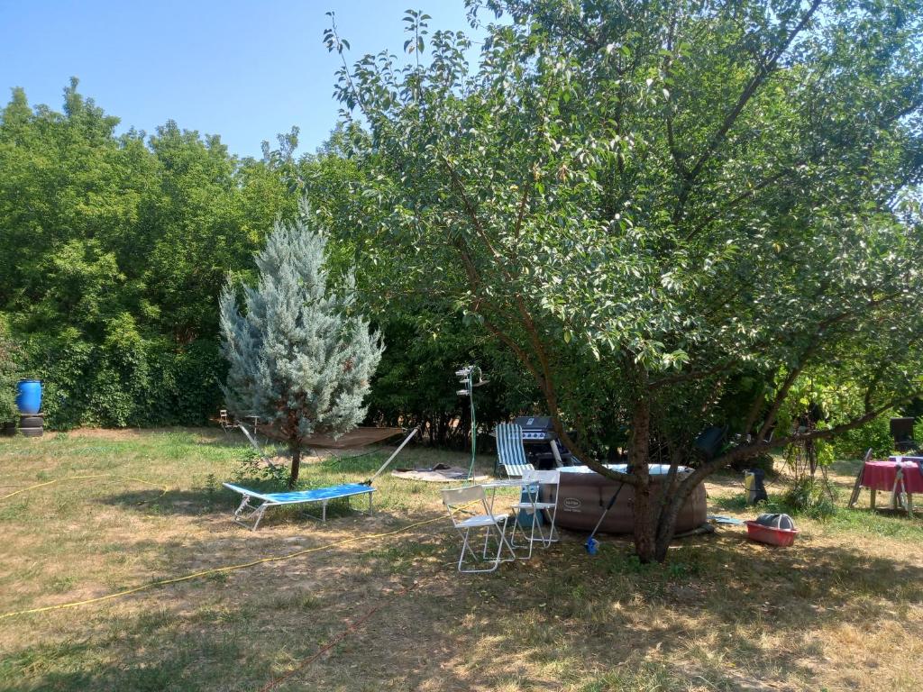 Vonkajšia záhrada v ubytovaní Komfortcaravan