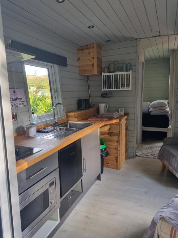 Glamping Hut - Riverside 6