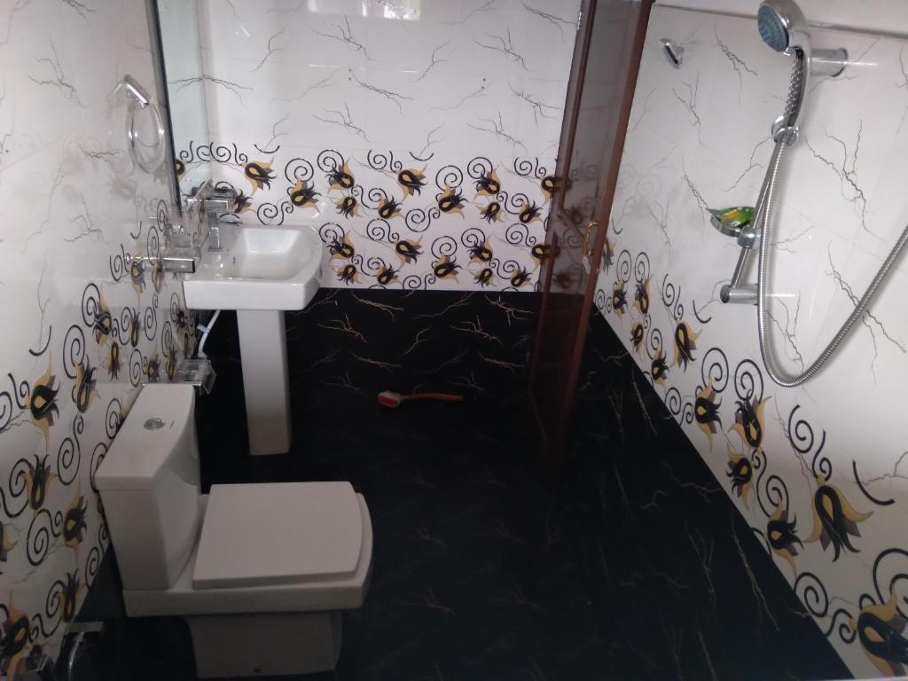 Elegant Holiday Home - Family Room With Private Bathroom