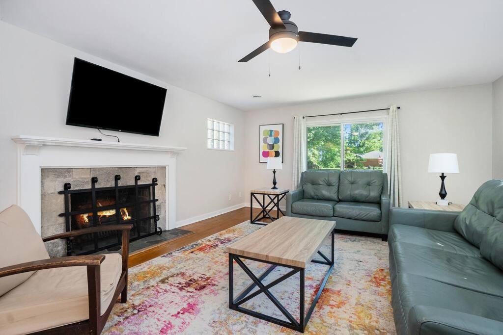 The Wendover - Entire Home near Lake Michigan! - Housity