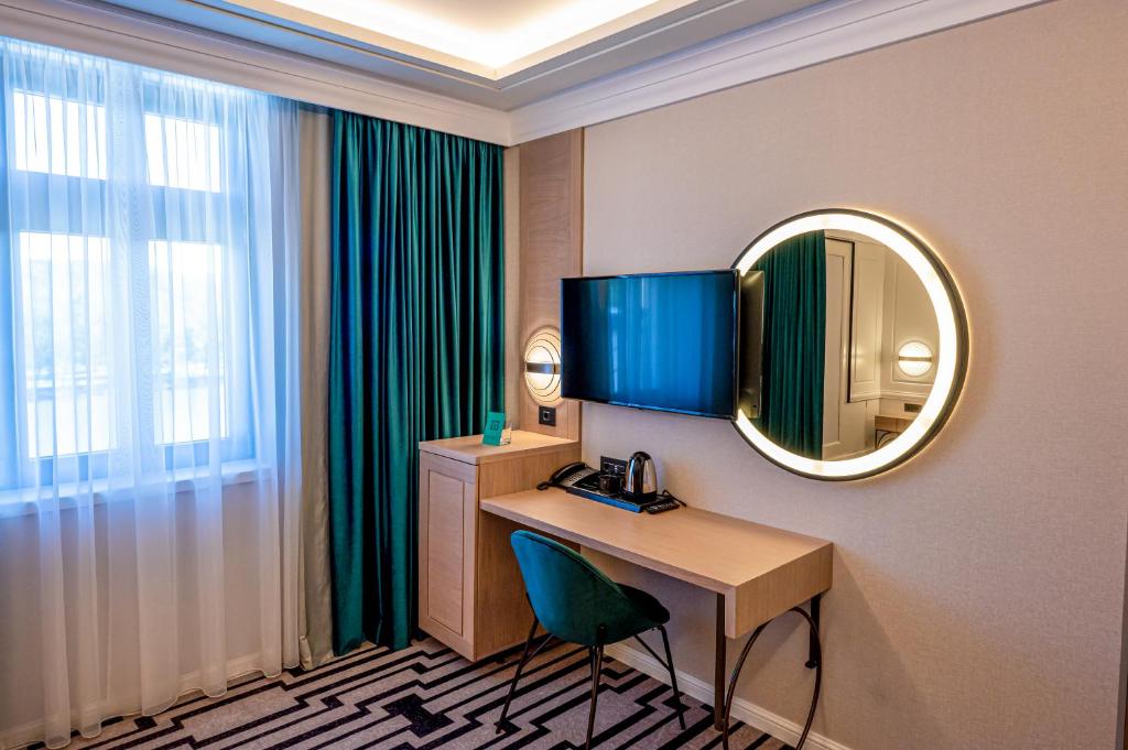 TV a/nebo společenská místnost v ubytování Hotel Carolin