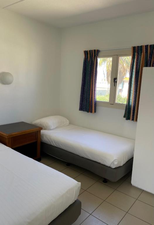 Postel nebo postele na pokoji v ubytování Montana Eco Resort Aruba