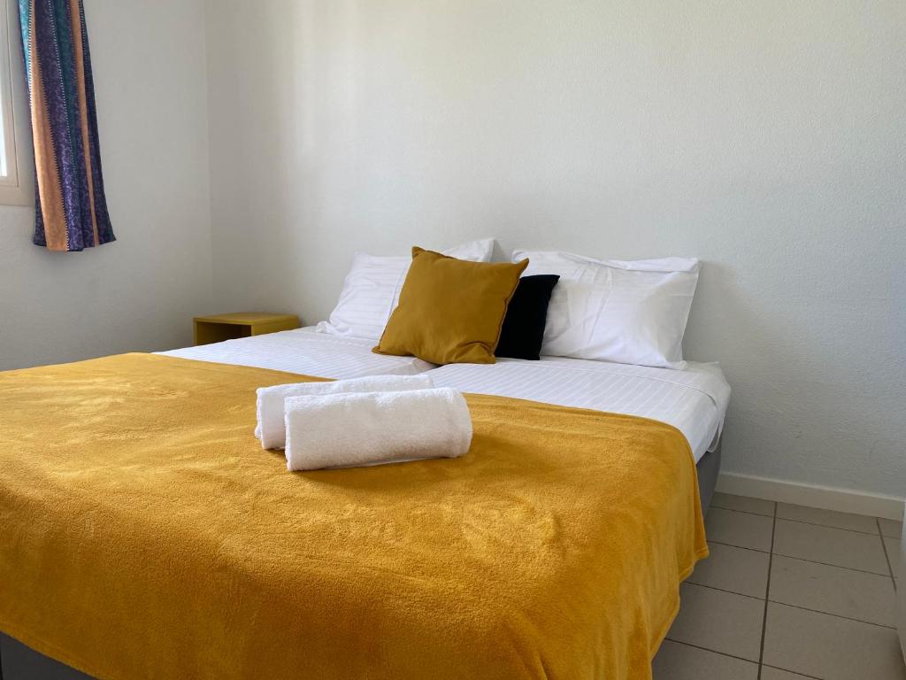 Postel nebo postele na pokoji v ubytování Montana Eco Resort Aruba