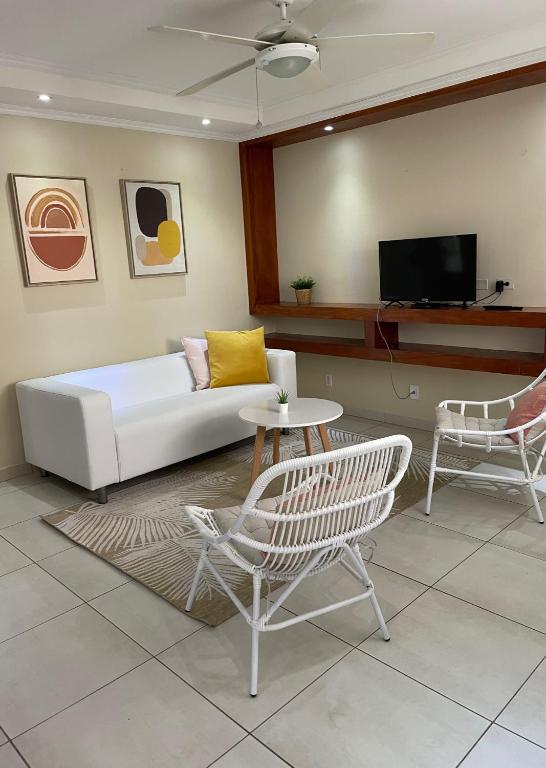 TV a/nebo společenská místnost v ubytování Montana Eco Resort Aruba