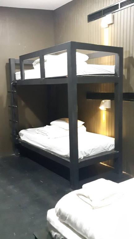 Postel nebo postele na pokoji v ubytování Capsule Hostel Chiangkhan
