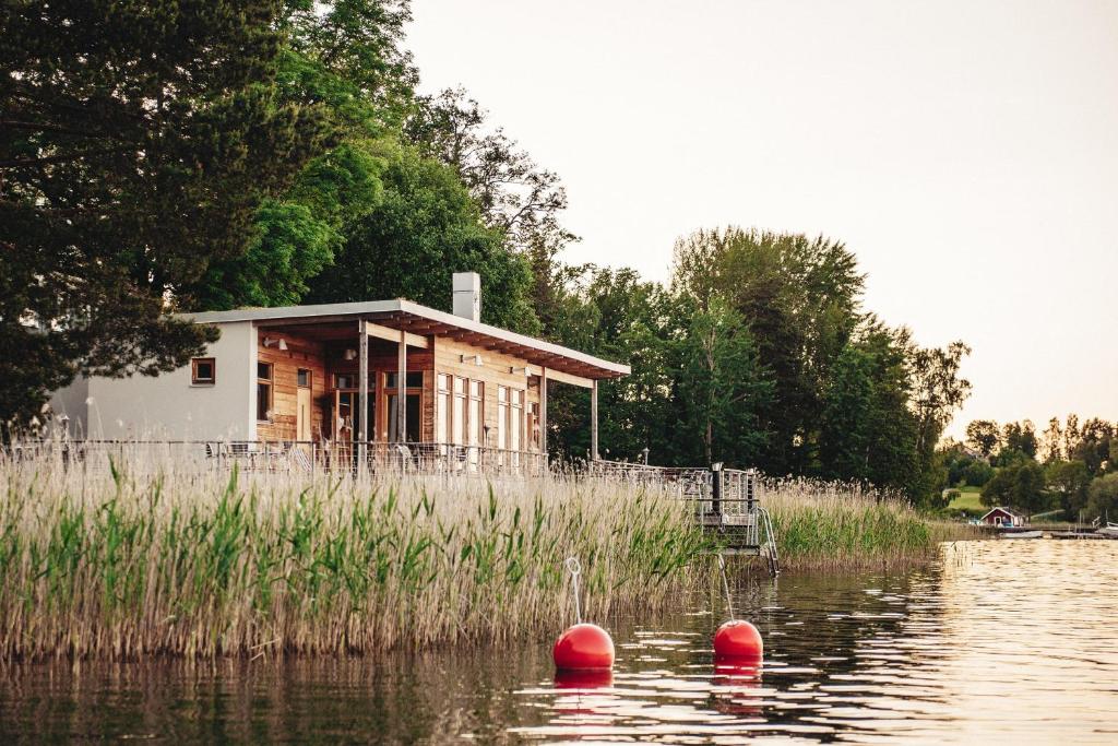 Výhled na řeku, která protéká v blízkosti hotelu