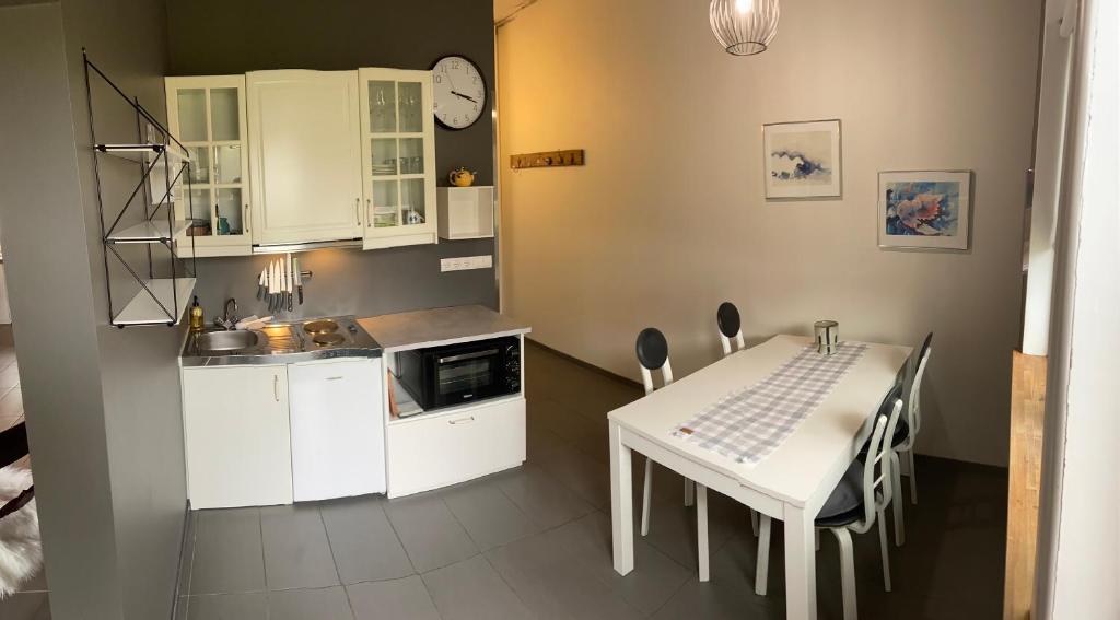 Kuchyň nebo kuchyňský kout v ubytování Mörk Guesthouse