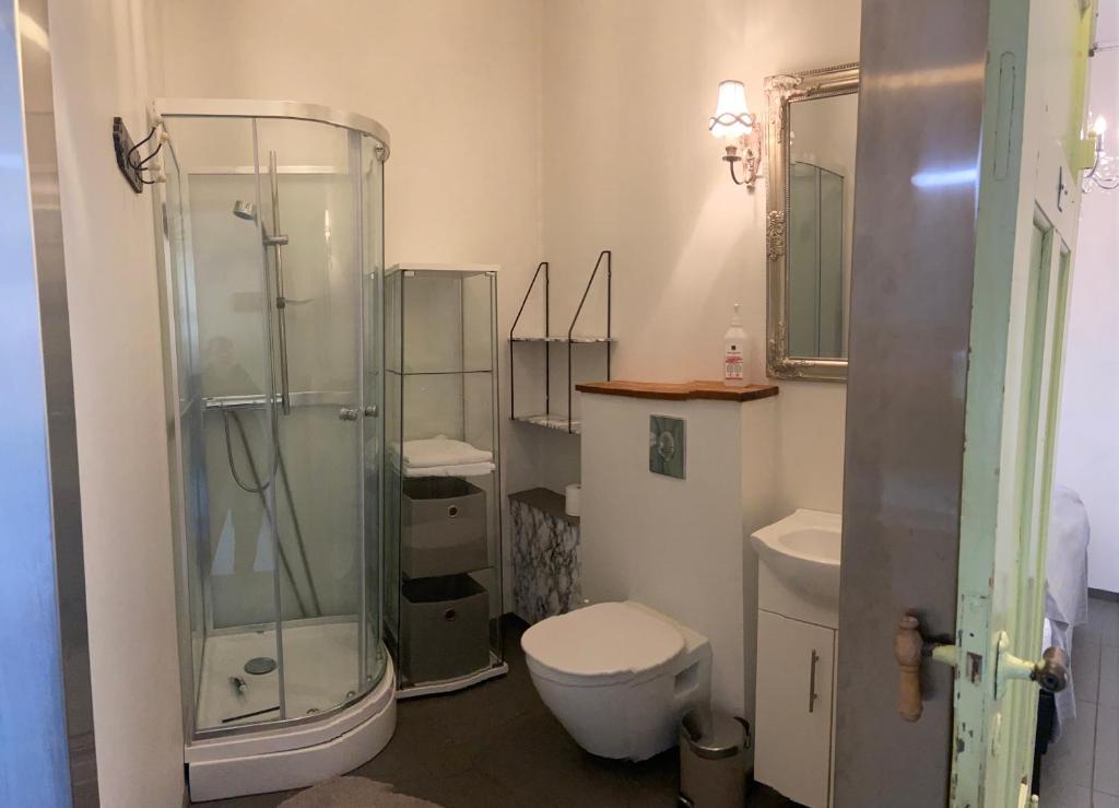 Koupelna v ubytování Mörk Guesthouse