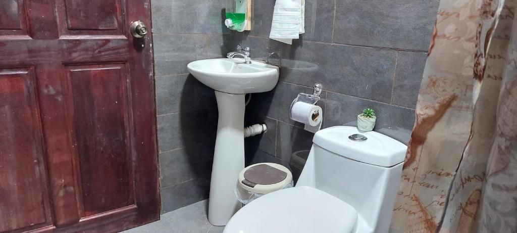 Koupelna v ubytování Hospedaje Doña koko