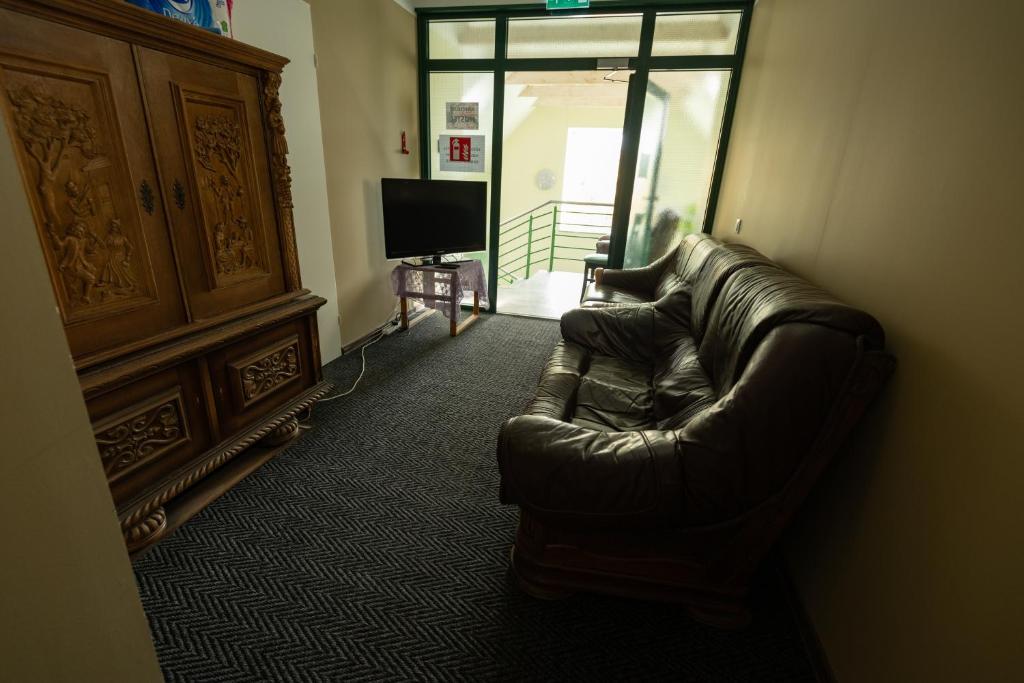 TV a/nebo společenská místnost v ubytování Aiakeskuse hostel