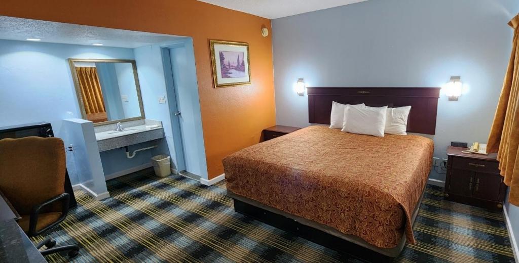 a hotel room with a bed and a sink at Town House Inn Cape Girardeau in Cape Girardeau