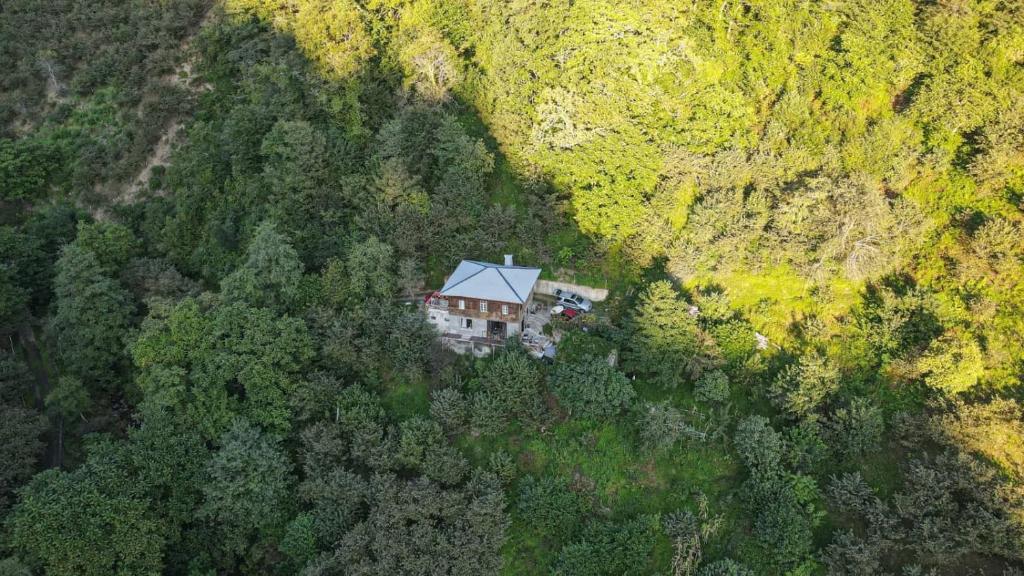 an aerial view of a house in the middle of a mountain at odahouse. fireplace and spring water. in Batumi