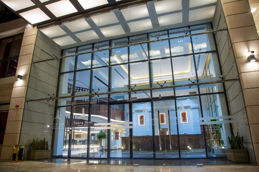 Exteriér nebo vchod ubytování Petra Moon Luxury Hotel