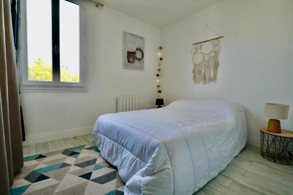 Posteľ alebo postele v izbe v ubytovaní Appartement de l'Hippodrome avec deux chambres