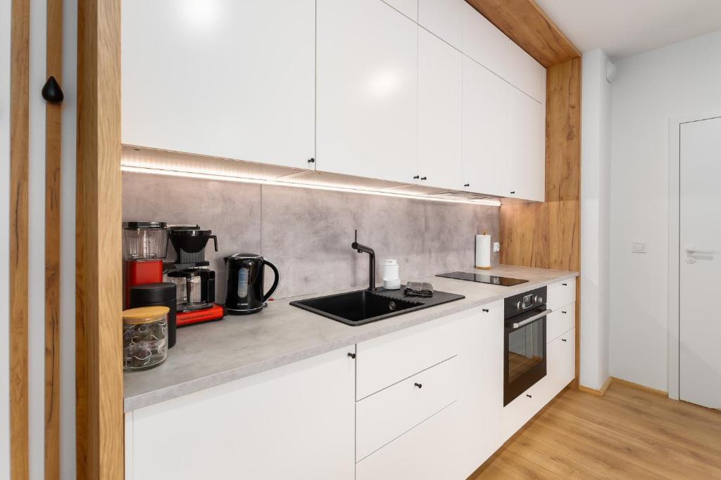 Kuchyňa alebo kuchynka v ubytovaní Apartament WILLOW TREE SurfingBird Dźwirzyno