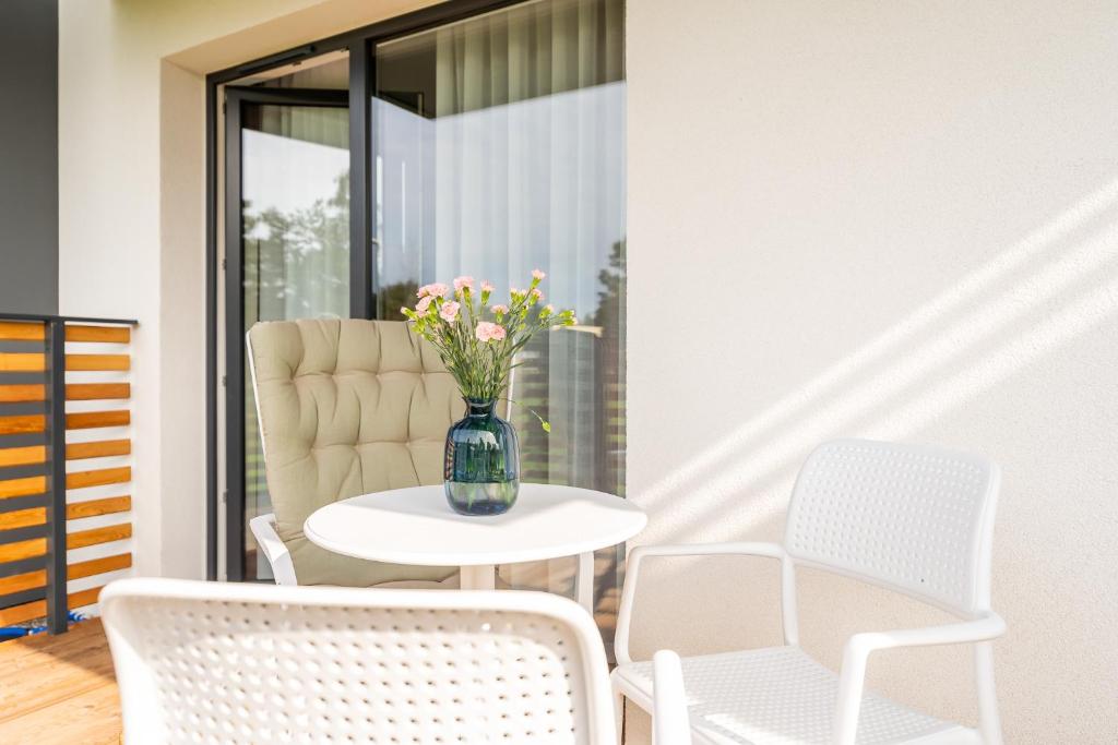 Balkón alebo terasa v ubytovaní Apartament WILLOW TREE SurfingBird Dźwirzyno