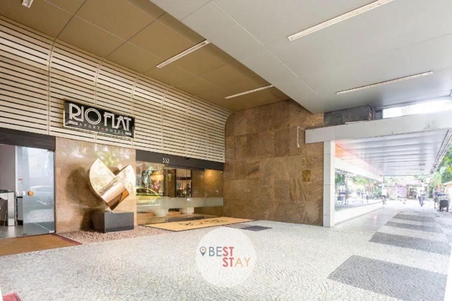 a store front with a store sign on the wall at Apart Hotel no coração do Leblon, com limpeza diária incluída in Rio de Janeiro