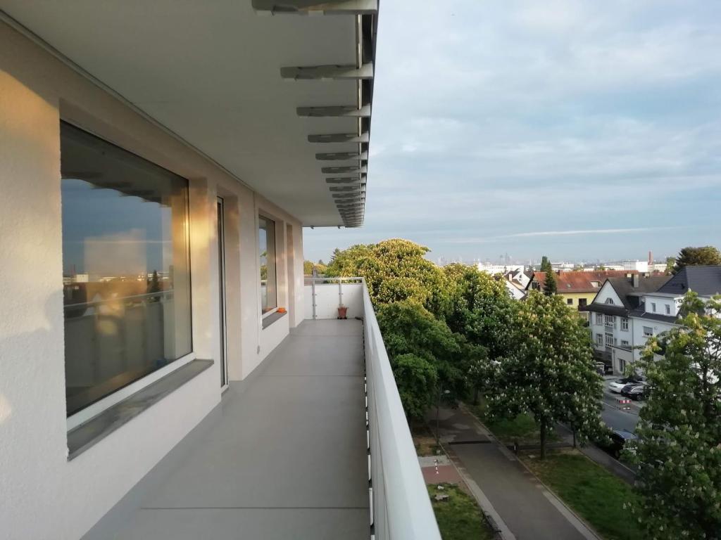 an apartment balcony with a view of a street at Apartment Frankfurt City View - Oberursel in Oberursel