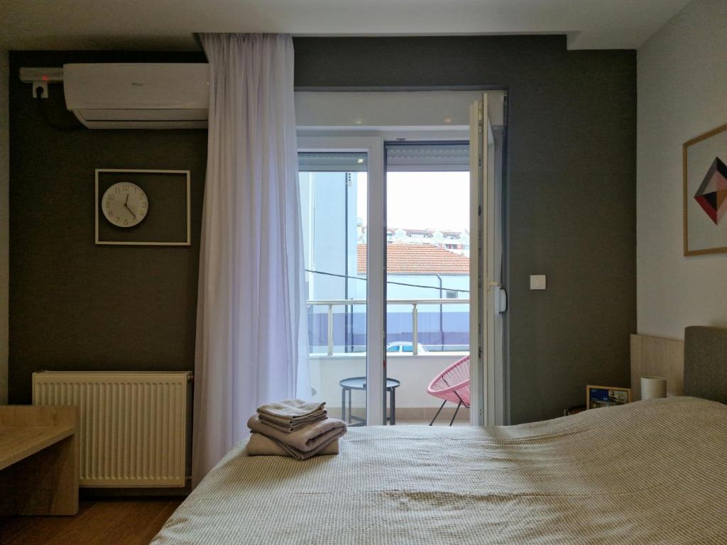Postel nebo postele na pokoji v ubytování PRONTO apartman & PRONTO studios