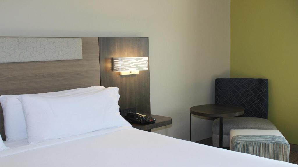 Holiday Inn Express Hotel & Suites Hope Mills-Fayetteville Airport by IHG - Standaardruimte