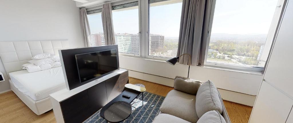 Telewizja i/lub zestaw kina domowego w obiekcie Key Residences Vienna